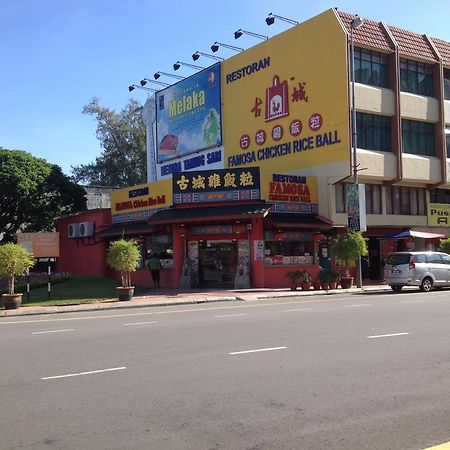 Famosa Homestay Malacca エクステリア 写真